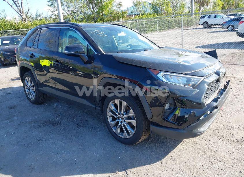 2021 Toyota Rav4 XLE PREMIUM (VIN 2T3C1RFV4MC111655) main photo