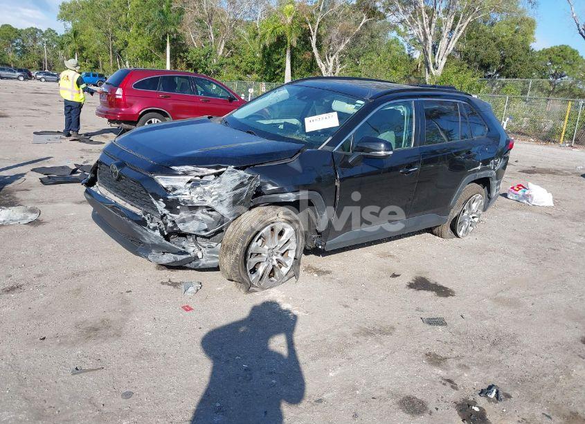 Photo 2 of 2021 Toyota Rav4 XLE PREMIUM (VIN 2T3C1RFV4MC111655)