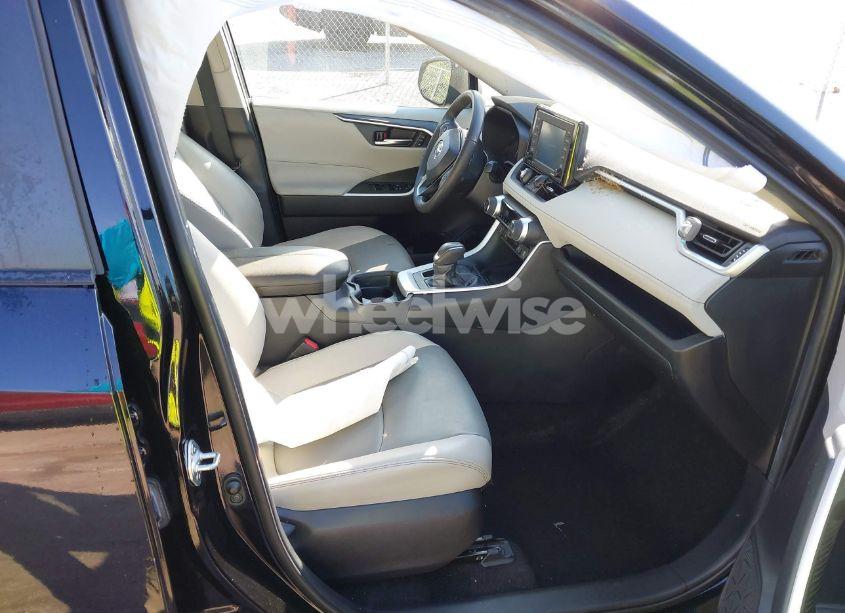 Photo 5 of 2021 Toyota Rav4 XLE PREMIUM (VIN 2T3C1RFV4MC111655)