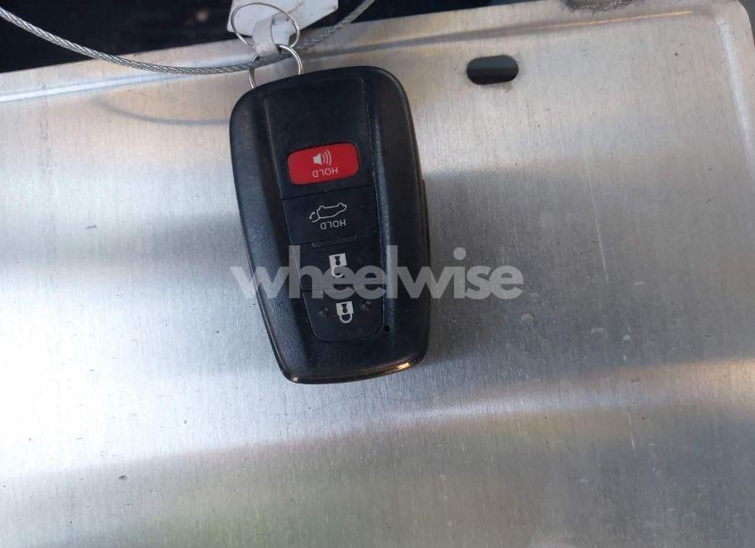 Photo 11 of 2021 Toyota Rav4 XLE PREMIUM (VIN 2T3C1RFV4MW104302)