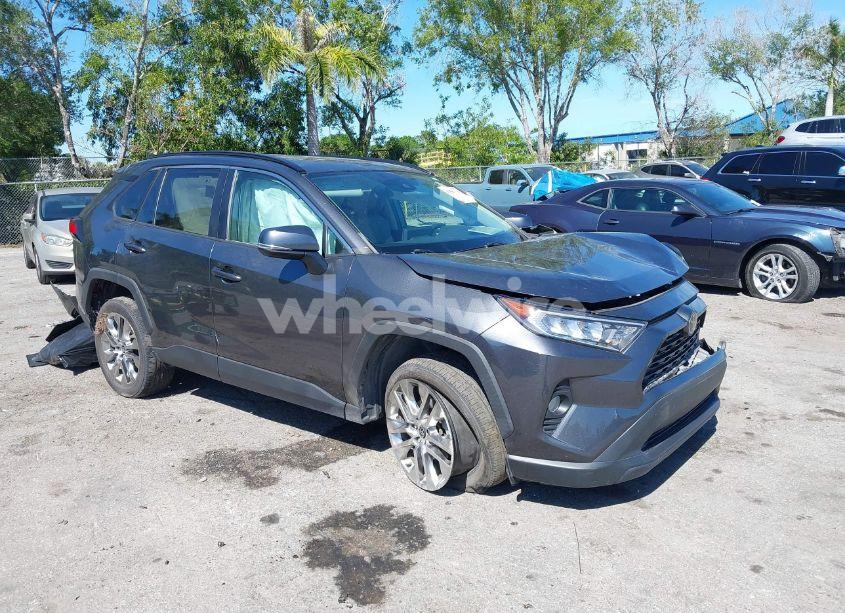 2021 Toyota Rav4 XLE PREMIUM (VIN 2T3C1RFV5MC110773) main photo