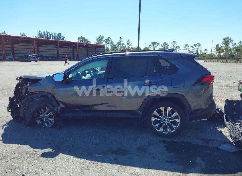 Photo 14 of 2021 Toyota Rav4 XLE PREMIUM (VIN 2T3C1RFV5MC110773)