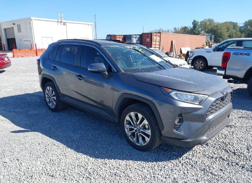 2021 Toyota Rav4 XLE PREMIUM (VIN 2T3C1RFV5MC142395) main photo