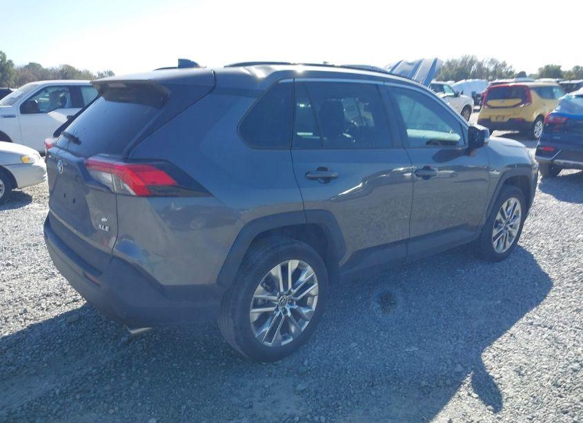 Photo 4 of 2021 Toyota Rav4 XLE PREMIUM (VIN 2T3C1RFV5MC142395)