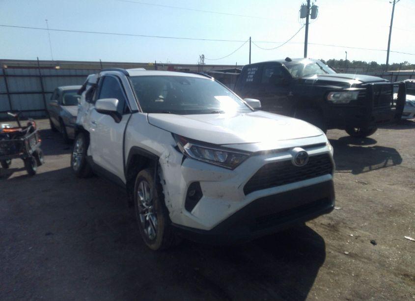 2021 Toyota Rav4 XLE PREMIUM (VIN 2T3C1RFV5MW158076) main photo