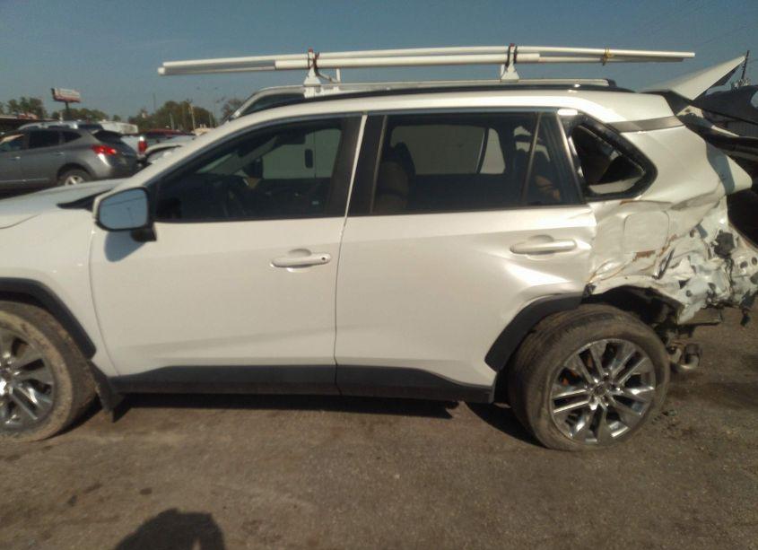 Photo 14 of 2021 Toyota Rav4 XLE PREMIUM (VIN 2T3C1RFV5MW158076)