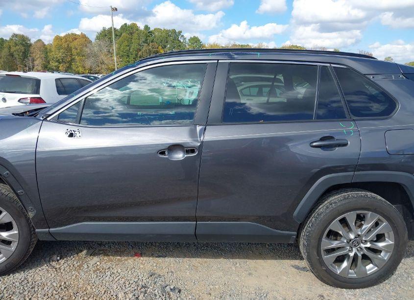 Photo 14 of 2022 Toyota Rav4 XLE PREMIUM (VIN 2T3C1RFV5NC197740)