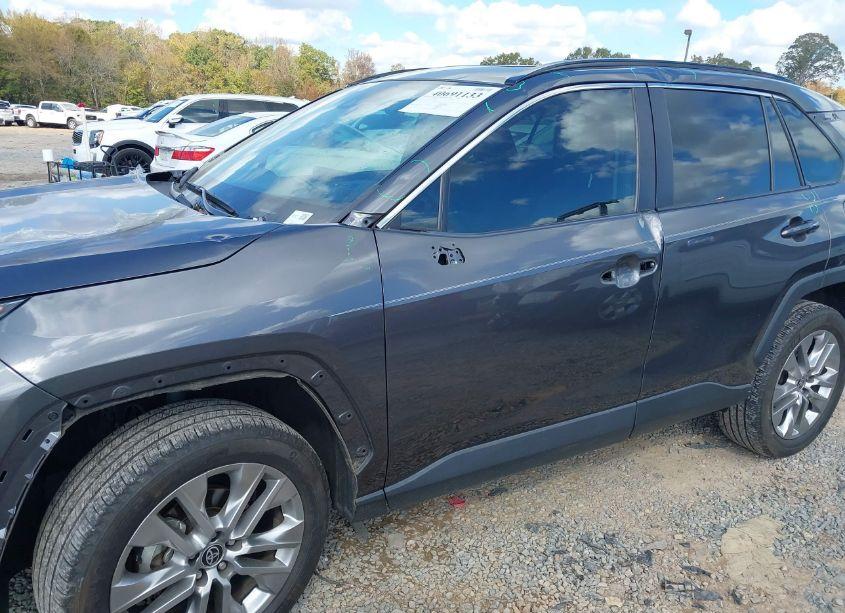 Photo 6 of 2022 Toyota Rav4 XLE PREMIUM (VIN 2T3C1RFV5NC197740)