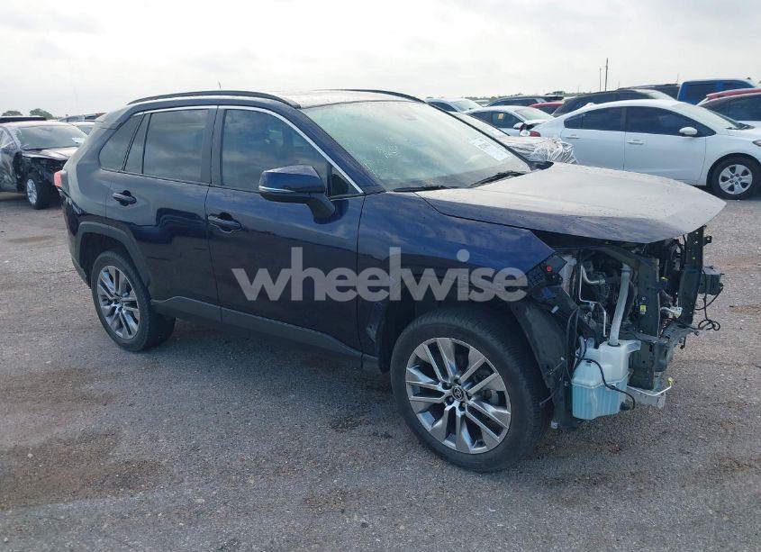 2022 Toyota Rav4 XLE PREMIUM (VIN 2T3C1RFV5NW211019) main photo