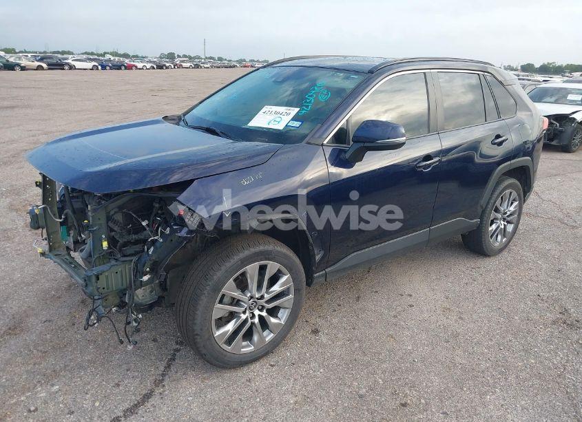 Photo 2 of 2022 Toyota Rav4 XLE PREMIUM (VIN 2T3C1RFV5NW211019)