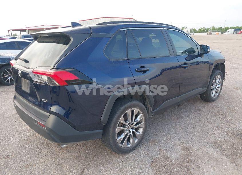 Photo 4 of 2022 Toyota Rav4 XLE PREMIUM (VIN 2T3C1RFV5NW211019)