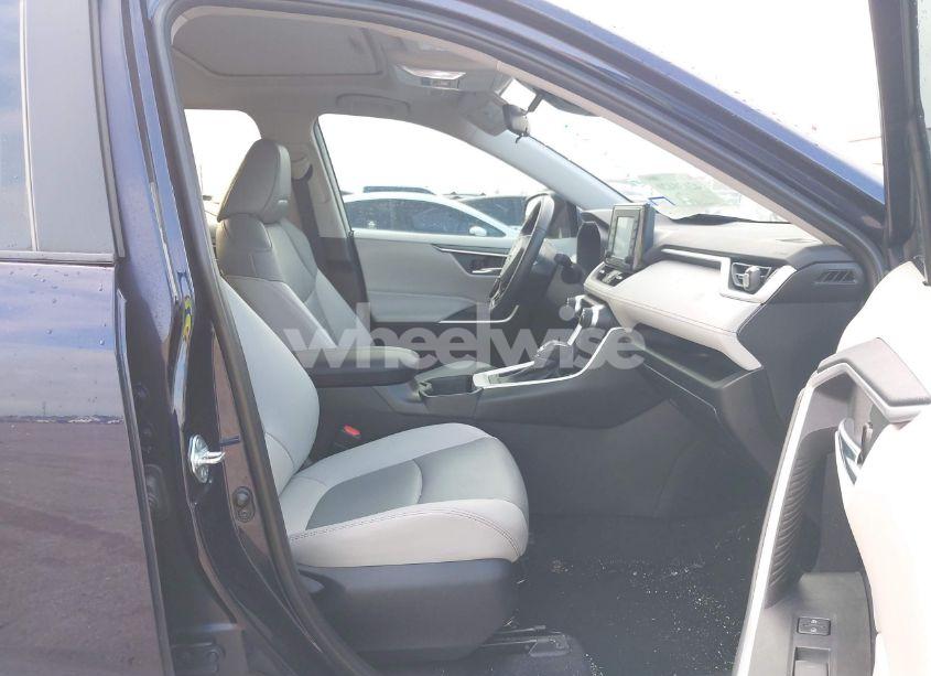 Photo 5 of 2022 Toyota Rav4 XLE PREMIUM (VIN 2T3C1RFV5NW211019)