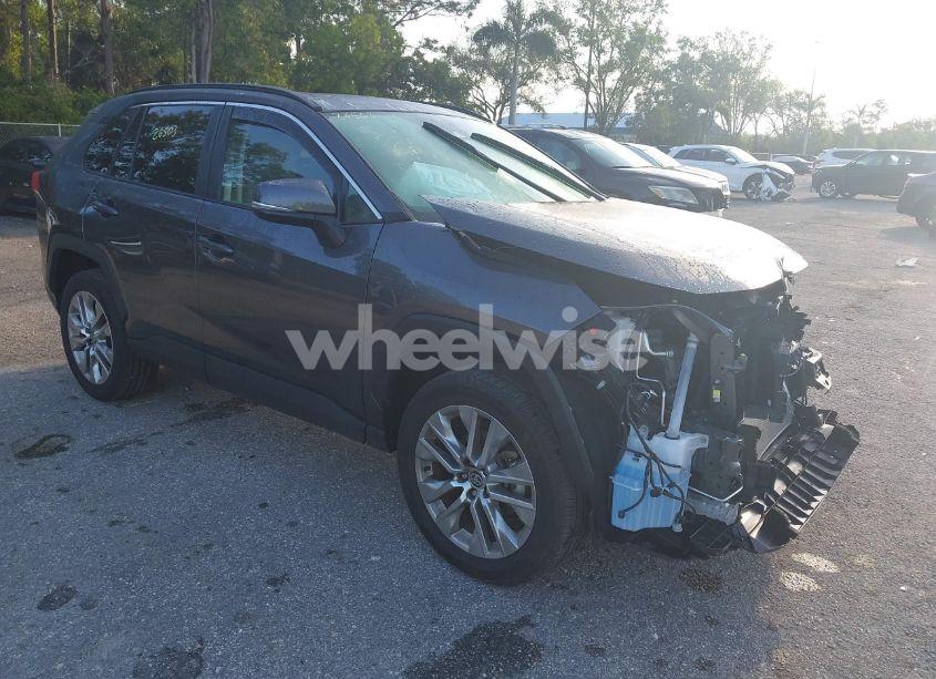 2024 Toyota Rav4 XLE PREMIUM (VIN 2T3C1RFV5RC252063) main photo