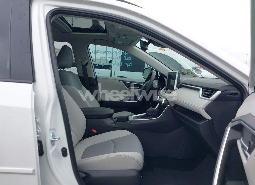 Photo 5 of 2025 Toyota Rav4 XLE PREMIUM (VIN 2T3C1RFV5SW369078)