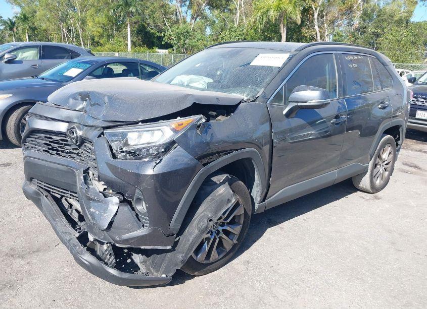 Photo 2 of 2019 Toyota Rav4 XLE PREMIUM (VIN 2T3C1RFV6KC015961)