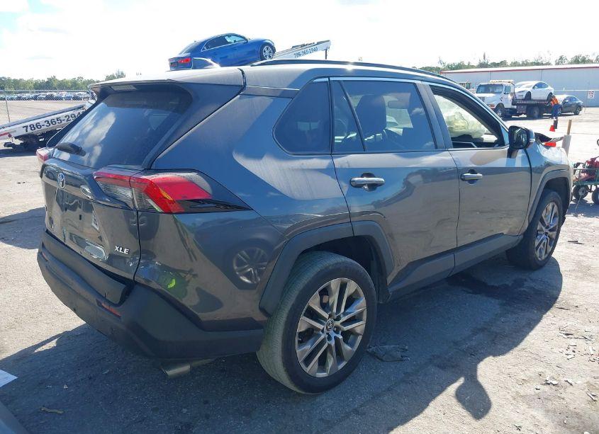 Photo 4 of 2019 Toyota Rav4 XLE PREMIUM (VIN 2T3C1RFV6KC015961)