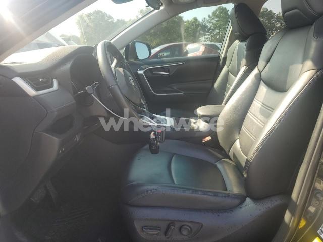 Photo 5 of 2020 TOYOTA RAV4 XLE PREMIUM (VIN 2T3C1RFV6LC063588)