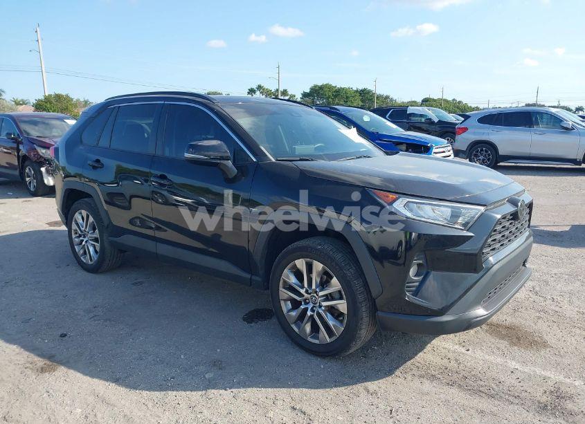 2020 Toyota Rav4 XLE PREMIUM (VIN 2T3C1RFV6LC072713) main photo
