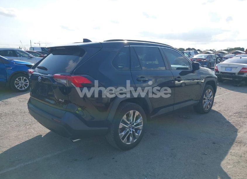 Photo 4 of 2020 Toyota Rav4 XLE PREMIUM (VIN 2T3C1RFV6LC072713)