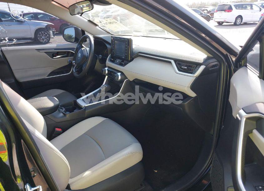 Photo 5 of 2020 Toyota Rav4 XLE PREMIUM (VIN 2T3C1RFV6LC072713)