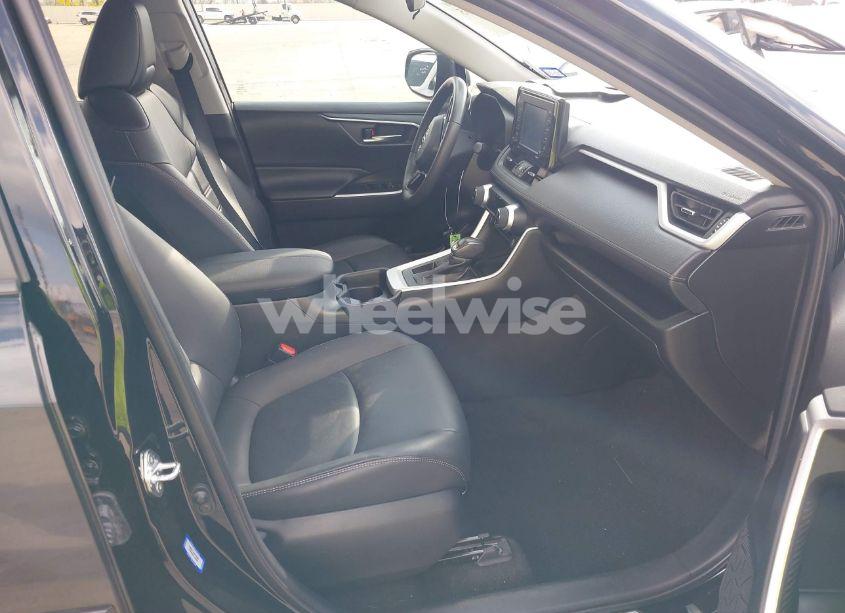 Photo 5 of 2021 Toyota Rav4 XLE PREMIUM (VIN 2T3C1RFV6MC127050)