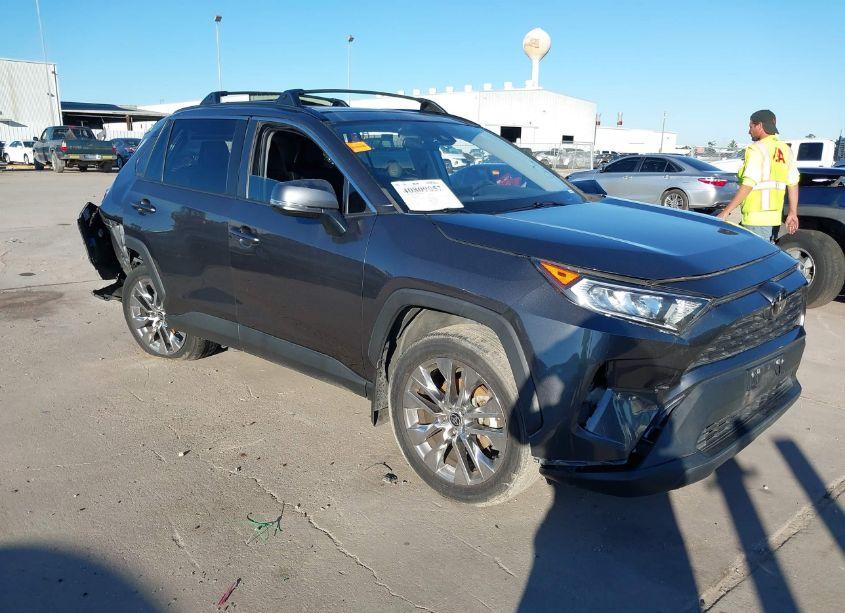 2021 Toyota Rav4 XLE PREMIUM (VIN 2T3C1RFV6MC167919) main photo