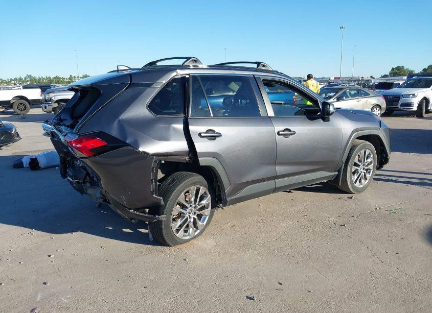 Photo 4 of 2021 Toyota Rav4 XLE PREMIUM (VIN 2T3C1RFV6MC167919)