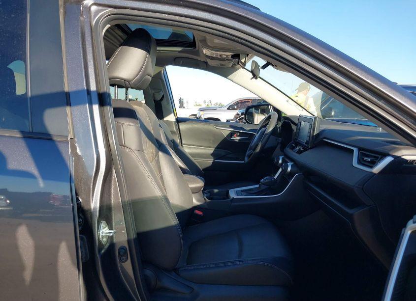 Photo 5 of 2021 Toyota Rav4 XLE PREMIUM (VIN 2T3C1RFV6MC167919)