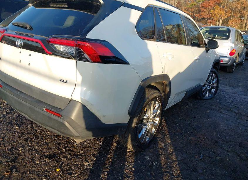 Photo 4 of 2021 Toyota Rav4 XLE PREMIUM (VIN 2T3C1RFV6MW146874)