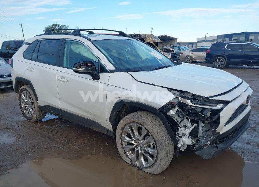 2024 Toyota Rav4 XLE PREMIUM (VIN 2T3C1RFV6RW354082) main photo