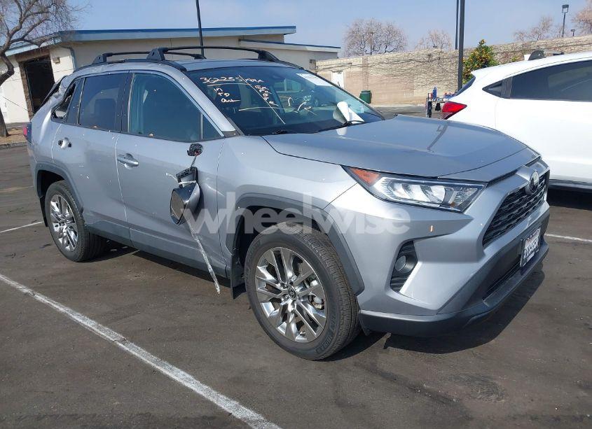 2021 Toyota Rav4 XLE PREMIUM (VIN 2T3C1RFV7MC138302) main photo