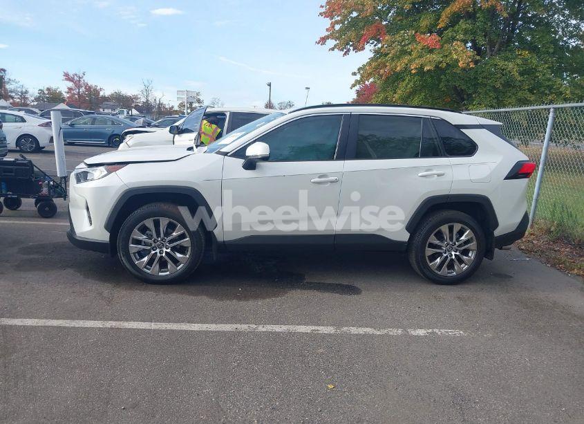 Photo 14 of 2021 Toyota Rav4 XLE PREMIUM (VIN 2T3C1RFV7MW120560)