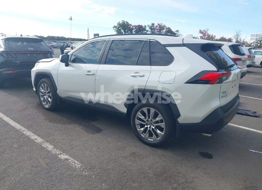 Photo 3 of 2021 Toyota Rav4 XLE PREMIUM (VIN 2T3C1RFV7MW120560)