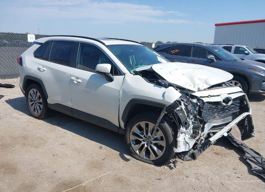 2022 Toyota Rav4 XLE PREMIUM (VIN 2T3C1RFV7NW210731) main photo