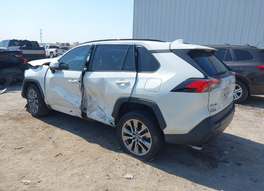Photo 3 of 2022 Toyota Rav4 XLE PREMIUM (VIN 2T3C1RFV7NW210731)