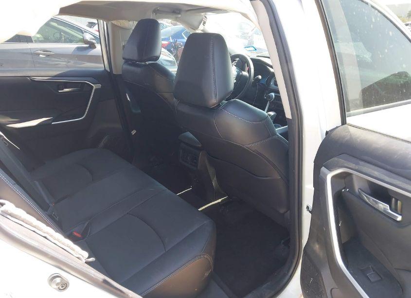 Photo 8 of 2022 Toyota Rav4 XLE PREMIUM (VIN 2T3C1RFV7NW210731)
