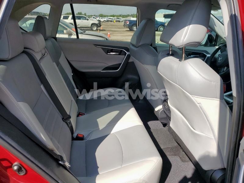 2020 TOYOTA RAV4 XLE PREMIUM (VIN 2T3C1RFV8LW097045) main photo