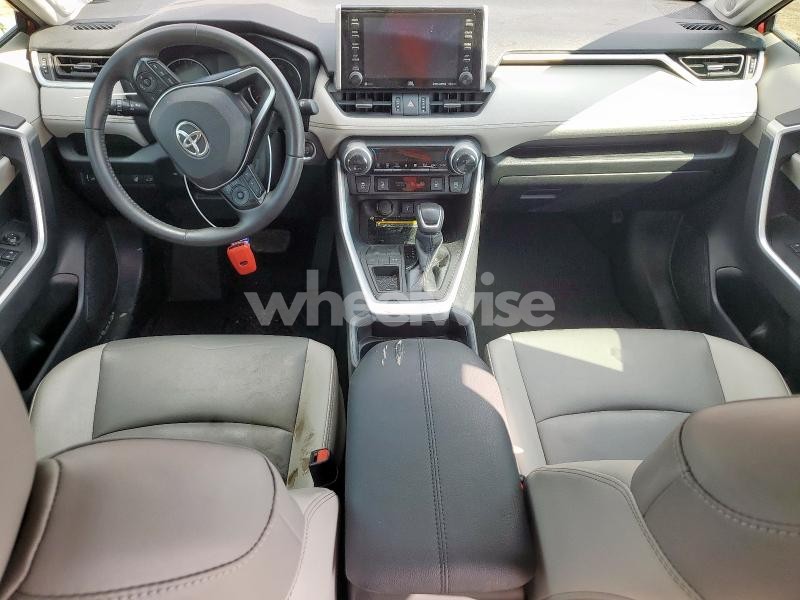 Photo 10 of 2020 TOYOTA RAV4 XLE PREMIUM (VIN 2T3C1RFV8LW097045)