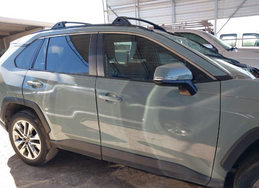 Photo 13 of 2020 Toyota Rav4 XLE PREMIUM (VIN 2T3C1RFV8LW098454)