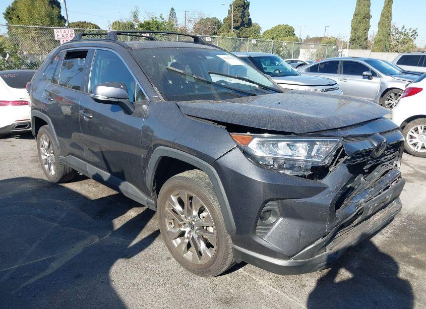 2021 Toyota Rav4 XLE PREMIUM (VIN 2T3C1RFV8MC137725) main photo