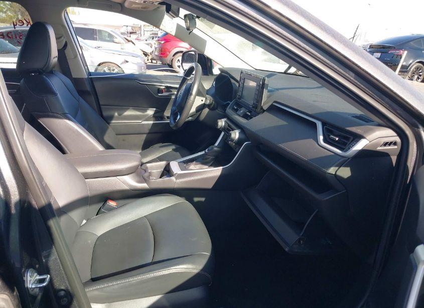 Photo 5 of 2021 Toyota Rav4 XLE PREMIUM (VIN 2T3C1RFV8MC137725)