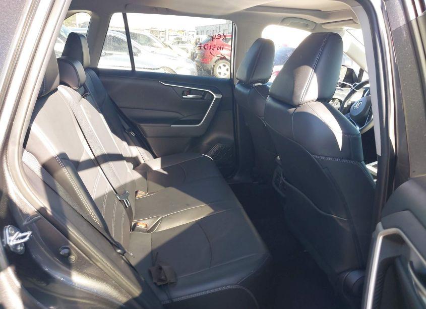 Photo 8 of 2021 Toyota Rav4 XLE PREMIUM (VIN 2T3C1RFV8MC137725)