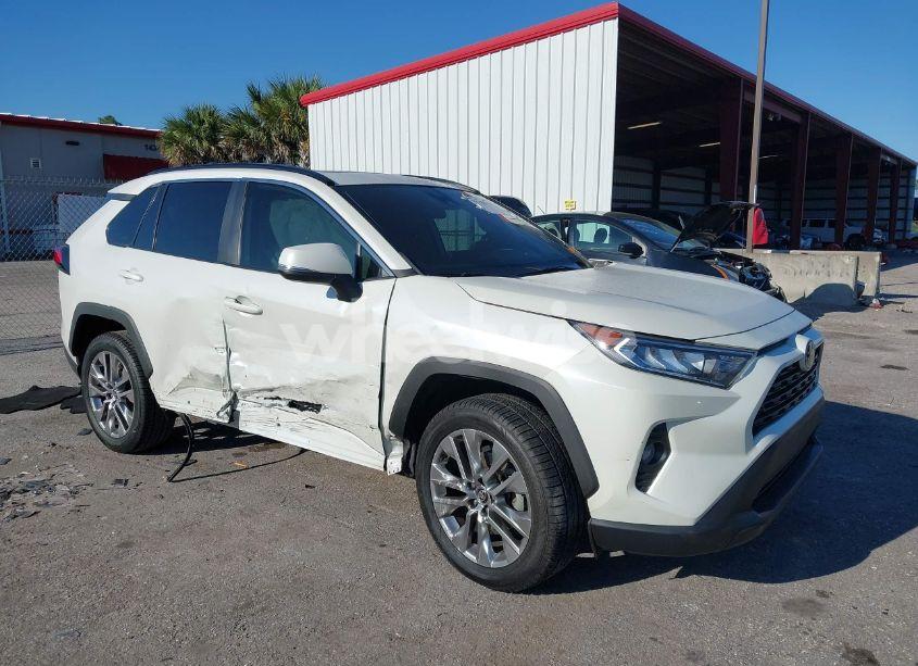 2021 Toyota Rav4 XLE PREMIUM (VIN 2T3C1RFV8MW117862) main photo