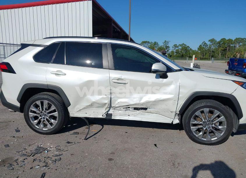 Photo 6 of 2021 Toyota Rav4 XLE PREMIUM (VIN 2T3C1RFV8MW117862)