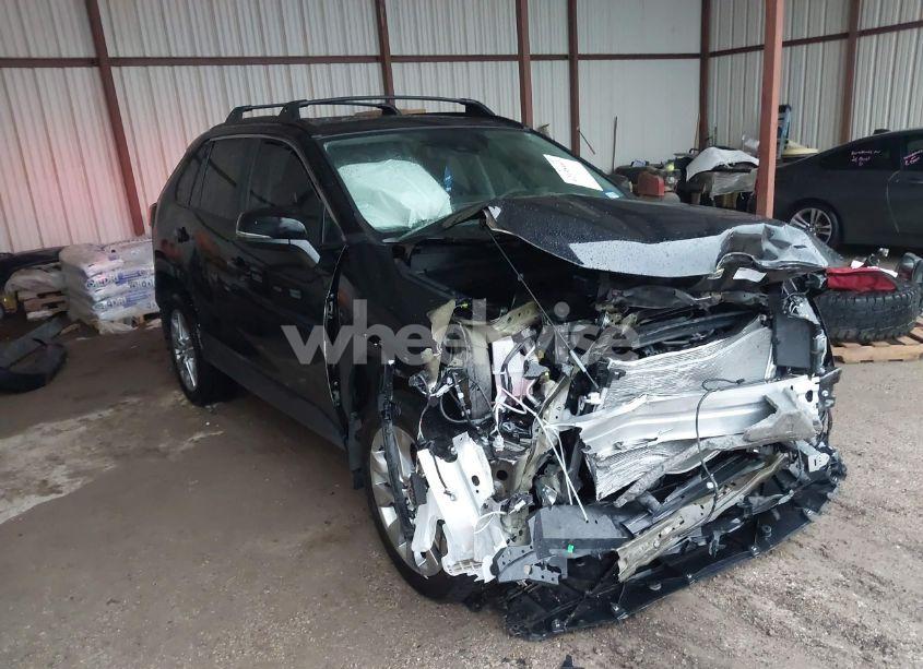 2024 Toyota Rav4 XLE PREMIUM (VIN 2T3C1RFV8RW305725) main photo