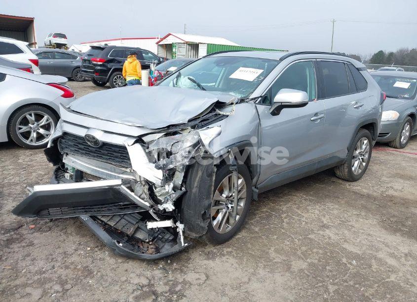 Photo 2 of 2019 Toyota Rav4 XLE PREMIUM (VIN 2T3C1RFV9KW021624)
