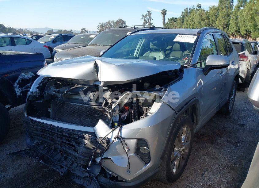 Photo 2 of 2019 Toyota Rav4 XLE PREMIUM (VIN 2T3C1RFV9KW055093)