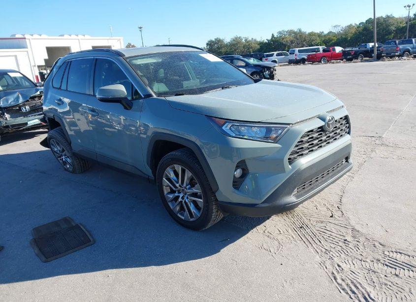 2020 Toyota Rav4 XLE PREMIUM (VIN 2T3C1RFV9LC081423) main photo