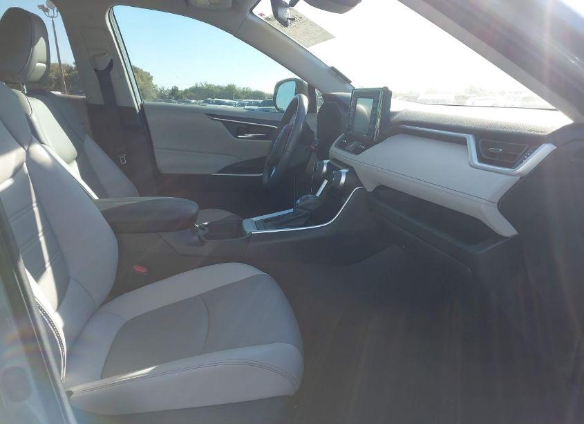 Photo 5 of 2020 Toyota Rav4 XLE PREMIUM (VIN 2T3C1RFV9LC081423)