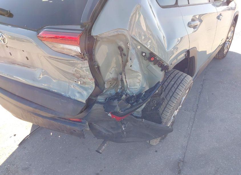 Photo 6 of 2020 Toyota Rav4 XLE PREMIUM (VIN 2T3C1RFV9LC081423)